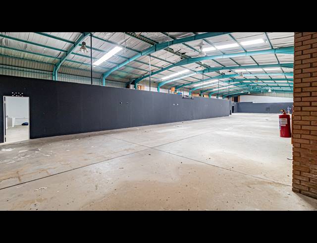 2,200M² WAREHOUSE FOR SALE IN FERNDALE